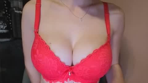 Snapshot of tiny_bb chatting on 01/31/25, 11:03 Lily online show from 01/31/25, 11:03