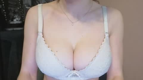 Snapshot of tiny_bb chatting on 02/04/25, 12:51 Lily online show from 02/04/25, 12:51