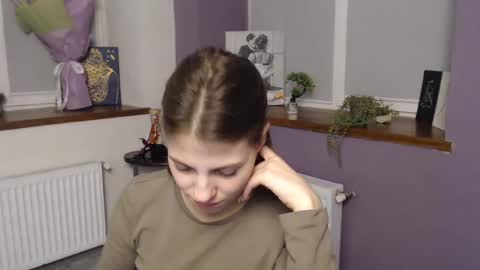 Snapshot of tiny_felicity chatting on 02/27/25, 07:47 Gloria online show from 02/27/25, 07:47