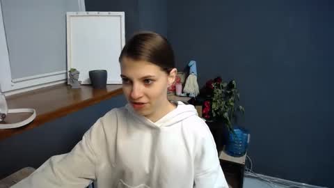 Snapshot of tiny_felicity chatting on 03/05/25, 07:27 Gloria online show from 03/05/25, 07:27