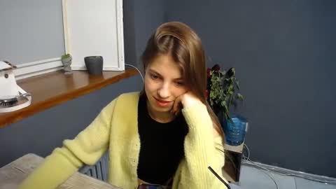 Snapshot of tiny_felicity chatting on 03/06/25, 08:08 Gloria online show from 03/06/25, 08:08