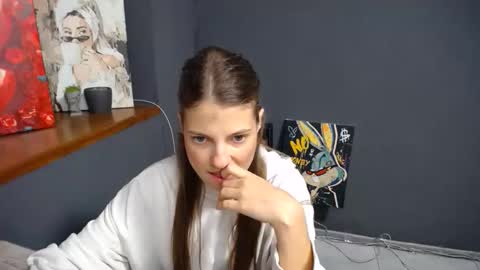 Snapshot of tiny_felicity chatting on 09/15/25, 06:35 Gloria online show from 09/15/25, 06:35