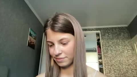 Snapshot of tiny_felicity chatting on 09/22/25, 07:10 Gloria online show from 09/22/25, 07:10