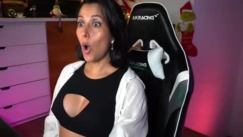 Snapshot of tiny_panther chatting on 12/15/24, 03:56 Ana Molly online show from 12/15/24, 03:56