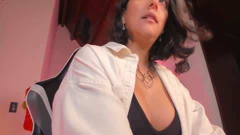 Snapshot of tiny_panther chatting on 12/22/24, 02:17 Ana Molly online show from 12/22/24, 02:17