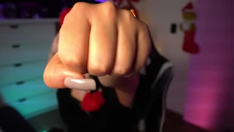 Snapshot of tiny_panther chatting on 12/23/24, 11:17 Ana Molly online show from 12/23/24, 11:17