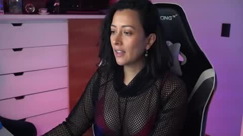 Snapshot of tiny_panther chatting on 01/21/25, 10:19 Ana Molly online show from 01/21/25, 10:19