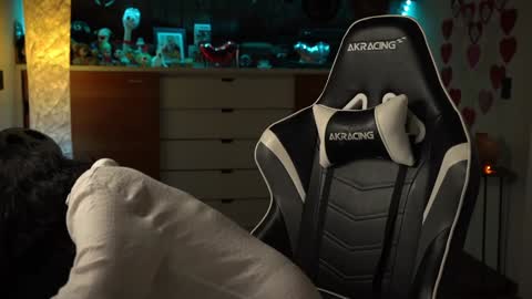 Snapshot of tiny_panther chatting on 02/06/25, 10:00 Ana Molly online show from 02/06/25, 10:00