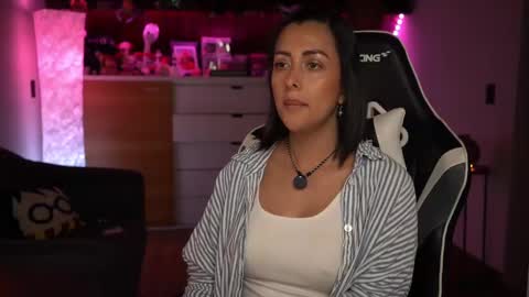 Snapshot of tiny_panther chatting on 03/11/25, 03:59 Ana Molly online show from 03/11/25, 03:59