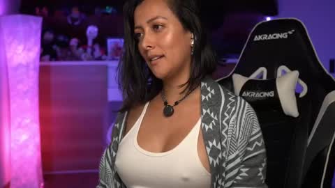 Snapshot of tiny_panther chatting on 09/11/25, 05:07 Ana Molly online show from 09/11/25, 05:07