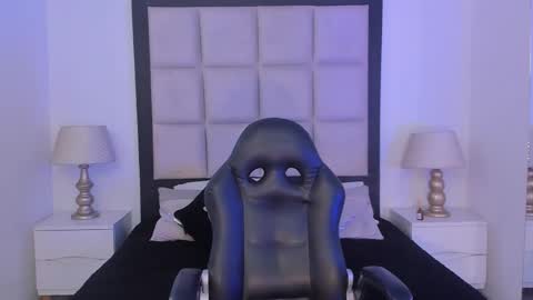 Snapshot of tiny_thomm chatting on 02/20/26, 05:48 Thomm Independent Model online show from 02/20/26, 05:48