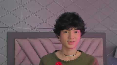 Snapshot of tiny_thomm chatting on 06/03/26, 05:43 Thomm Independent Model online show from 06/03/26, 05:43