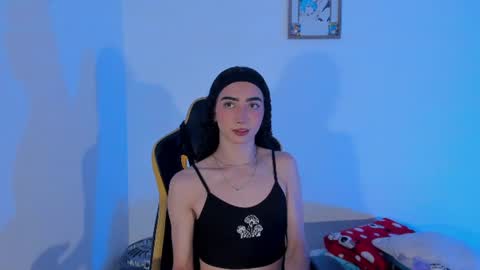 Snapshot of tiny_thomm chatting on 06/25/26, 12:10 Thomm Independent Model online show from 06/25/26, 12:10