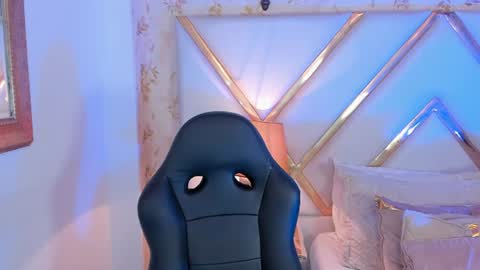 Snapshot of tiny_thomm chatting on 07/16/26, 12:49 Thomm Independent Model online show from 07/16/26, 12:49