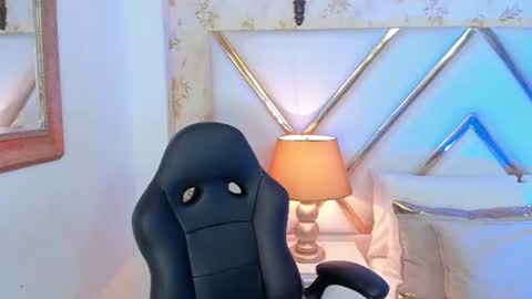 Snapshot of tiny_thomm chatting on 08/09/26, 10:36 Thomm Independent Model online show from 08/09/26, 10:36