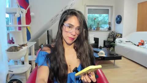 Snapshot of tiny_williams chatting on 09/11/25, 04:56 Tiny online show from 09/11/25, 04:56