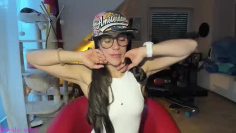 Snapshot of tiny_williams chatting on 10/09/25, 05:38 Tiny online show from 10/09/25, 05:38