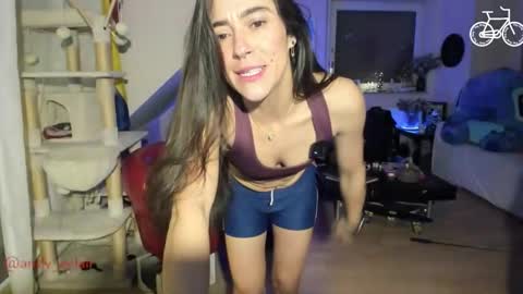 Tiny online show from 12/01/25, 04:28