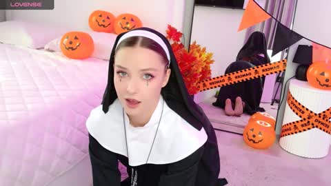 Snapshot of tinyangelxx chatting on 10/28/25, 07:56 Im Tiny -- Online at 8 AM GMT online show from 10/28/25, 07:56