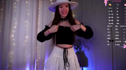 Snapshot of tinyanie chatting on 02/13/26, 06:31 Annie online show from 02/13/26, 06:31