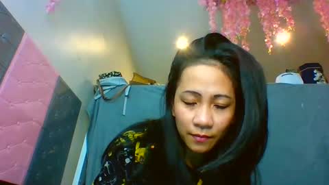 Snapshot of tinyasian911718 chatting on 12/28/24, 06:18 Tinyasian911718 sweetinyasian instagram online show from 12/28/24, 06:18