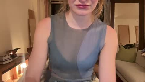 Snapshot of tinycasual chatting on 12/20/24, 01:36 Tea online show from 12/20/24, 01:36