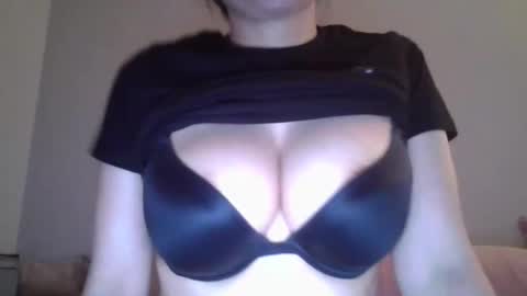 Snapshot of tinyelyza chatting on 09/26/25, 11:03 Elyza online show from 09/26/25, 11:03