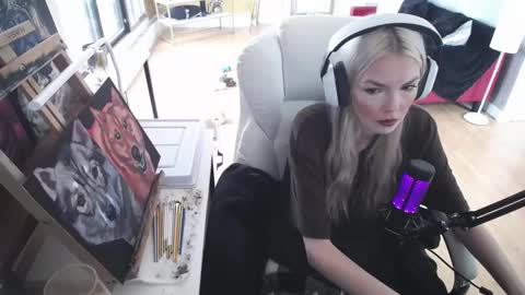 stage Kylie Sinner  brand CLITBAIT online show from 02/13/25, 02:20