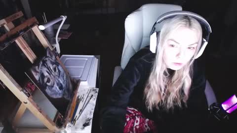 stage Kylie Sinner  brand CLITBAIT online show from 02/16/25, 05:26