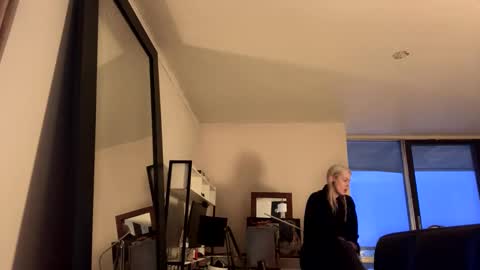 stage Kylie Sinner  brand CLITBAIT online show from 02/16/25, 09:48