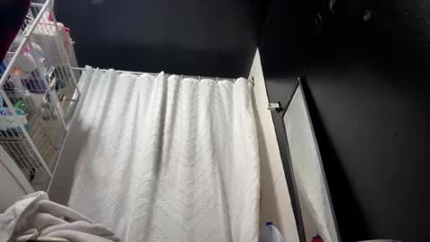 stage Kylie Sinner  brand CLITBAIT online show from 02/18/25, 07:41