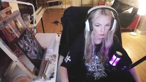 stage Kylie Sinner  brand CLITBAIT online show from 02/20/25, 03:01