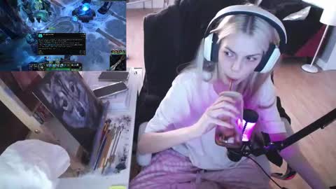 stage Kylie Sinner  brand CLITBAIT online show from 02/22/25, 09:59