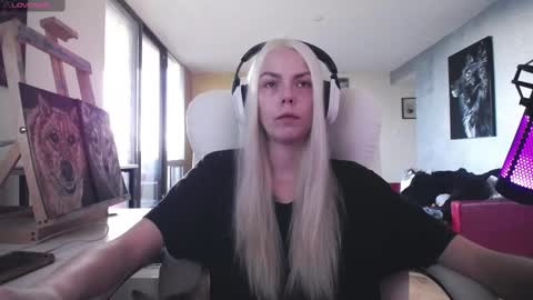 stage Kylie Sinner  brand CLITBAIT online show from 09/13/25, 10:09