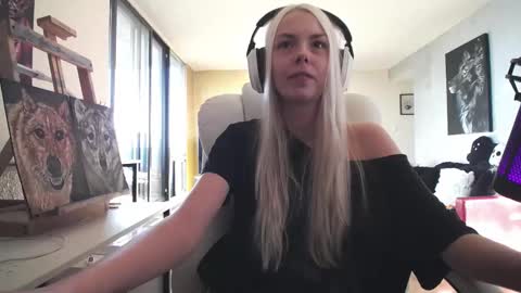 stage Kylie Sinner  brand CLITBAIT online show from 09/25/25, 11:14