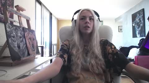 stage Kylie Sinner  brand CLITBAIT online show from 09/30/25, 04:01