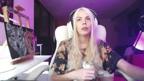 stage Kylie Sinner  brand CLITBAIT online show from 10/01/25, 04:07