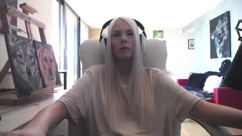 stage Kylie Sinner  brand CLITBAIT online show from 10/02/25, 05:09