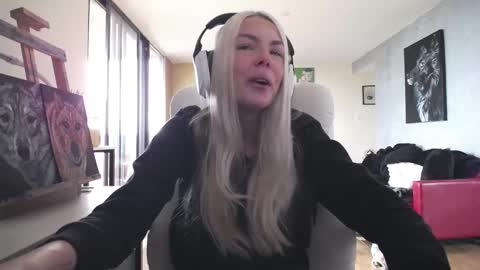 stage Kylie Sinner  brand CLITBAIT online show from 10/12/25, 08:19