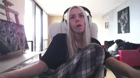 stage Kylie Sinner  brand CLITBAIT online show from 11/01/25, 12:29