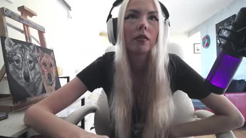 stage Kylie Sinner  brand CLITBAIT online show from 11/09/25, 01:42