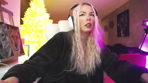 stage Kylie Sinner  brand CLITBAIT online show from 11/13/25, 10:30