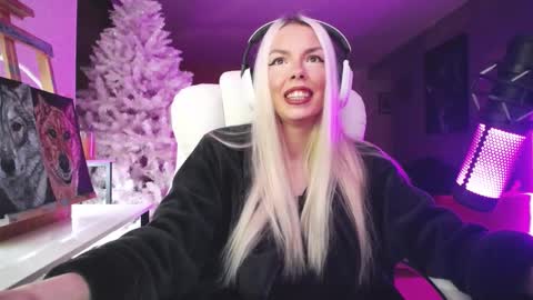 stage Kylie Sinner  brand CLITBAIT online show from 11/14/25, 10:07