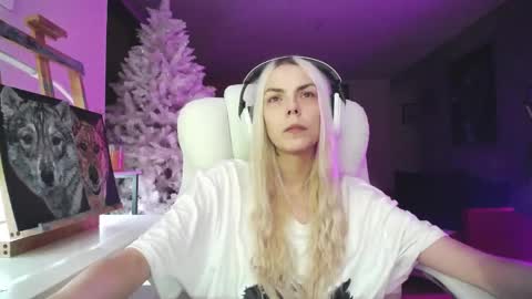 stage Kylie Sinner  brand CLITBAIT online show from 11/18/25, 10:14