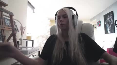 stage Kylie Sinner  brand CLITBAIT online show from 12/03/25, 05:44