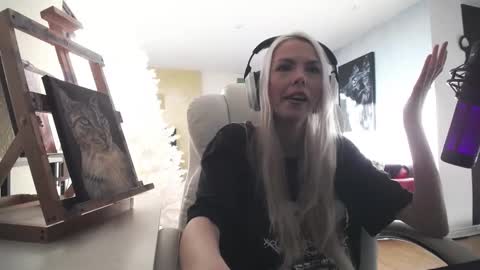 stage Kylie Sinner  brand CLITBAIT online show from 02/10/26, 08:35