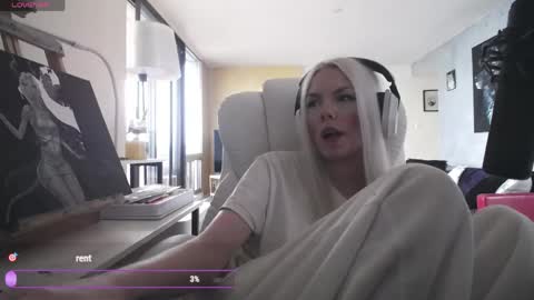 stage Kylie Sinner  brand CLITBAIT online show from 04/15/26, 07:58