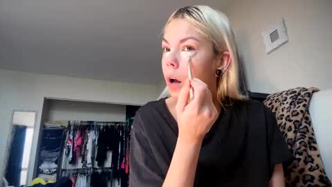 Snapshot of tinykylie chatting on 05/24/26, 02:11 stage Kylie Sinner brand CLITBAIT online show from 05/24/26, 02:11