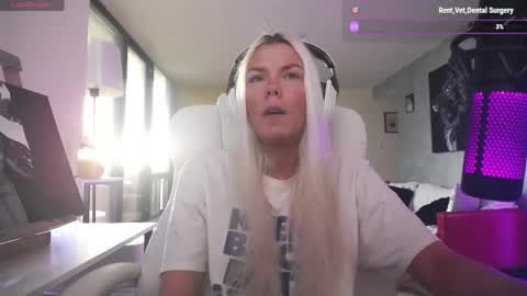 Snapshot of tinykylie chatting on 06/02/26, 10:23 stage Kylie Sinner brand CLITBAIT online show from 06/02/26, 10:23