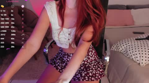 Snapshot of tinylittlesecret chatting on 12/26/24, 03:38 Giulia online show from 12/26/24, 03:38